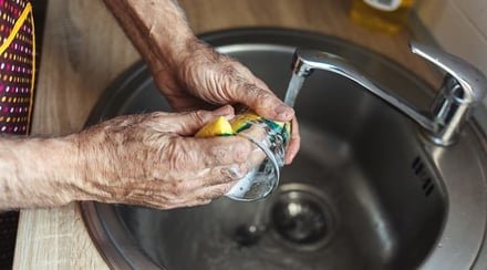 close_up_of_man_washing_dishes
