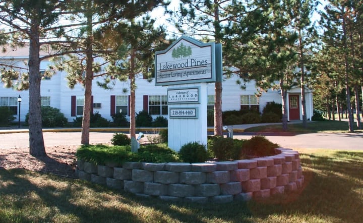 hero-lakewood_pines_apartments