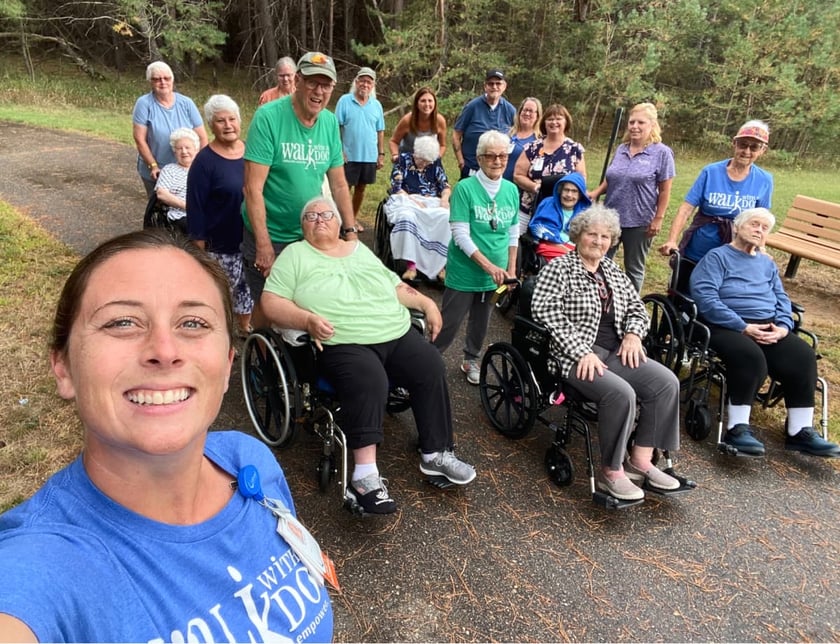 senior_patients_on_a_walk_with_a_doctor